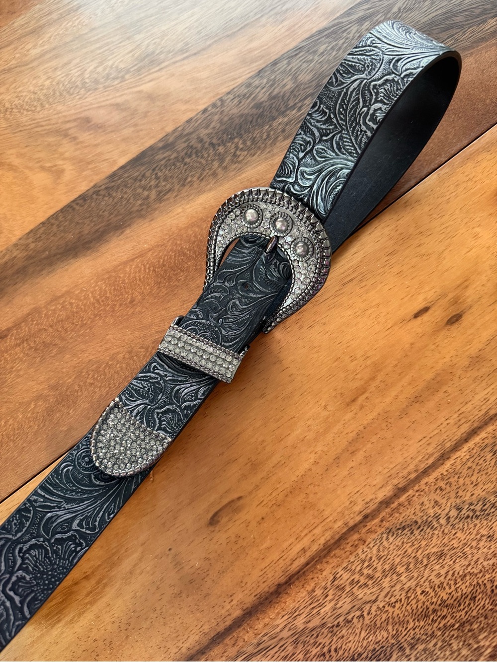 AWESOME BELT BUCKLE & BELT. Size M. Belt with buckle is 43 1/2” long.